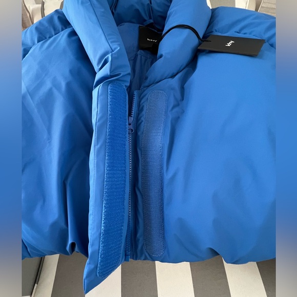 KHY Bright Blue Women's Cropped Puffer Jacket. Size Medium. NEVER WORN! Kylie. - Picture 4 of 9